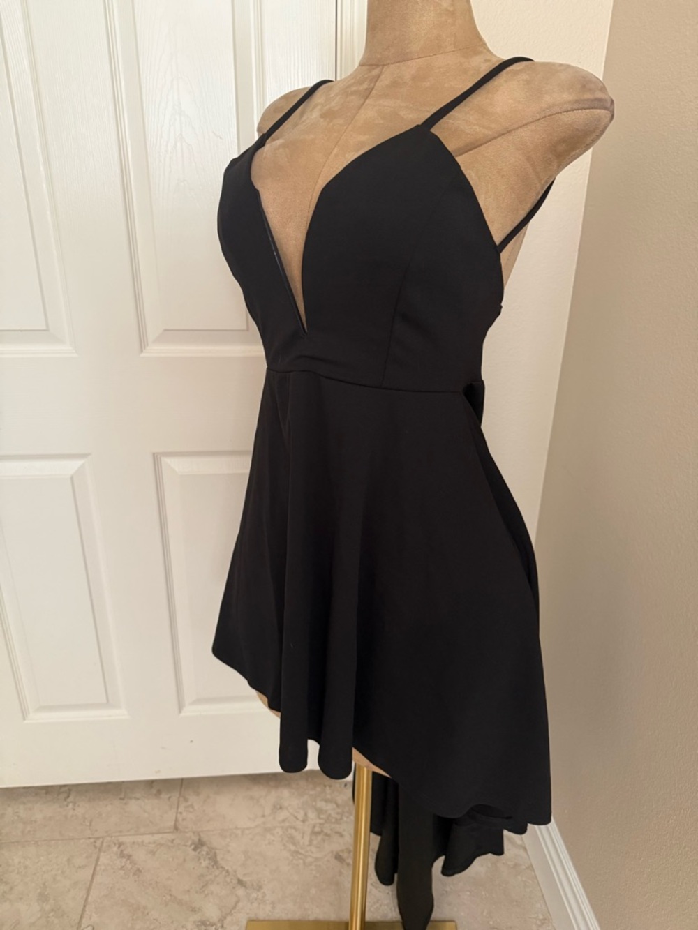 Elegant Black Spaghetti-Strap Mini Dress Hi Low